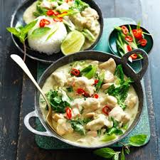 Gruner Thailandischer Huhnercurry Mit Asiatischen Gruns Green Curry Recipes Thai Green Curry Recipes Curry Chicken