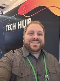 Lucy Valle's Instagram, Twitter & Facebook