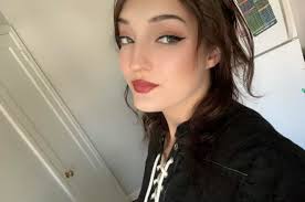 Yo what's up people! I'm Anthony I'm 32 i live in Florida. I'm pretty chill  and I stream occasionally. Super 420 friendly I'm pretty goofy. But yeah  I'm always looking to make