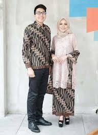 Hal ini karena, kamu harus memilih tampilan yang sesuai keinginan, seperti cantik, anggun, mempesona, glamor, kekinian, atau yang. 20 Inspirasi Baju Couple Muslim Yang Serasi Abis Hai Gadis