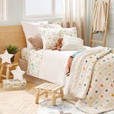 Chez zara home les collections sont grises, bleues, rouges, roses, fleuries, à rayures ou imprimées. Anlama Saymak Somurge Couette Bebe Zara Home Historiadoresdosesportes Com