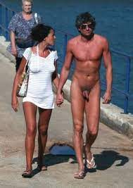 NSFW Tumblr : nude walking