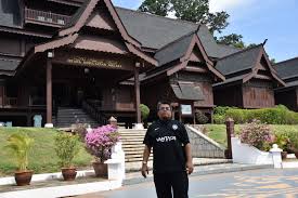 The building is a modern reconstruction of the palace of the malacca sultanate. Kendatipun Sekadar Catatan Peribadi Muzium Setem Kesultanan Melaka Memorial Kemerdekaan