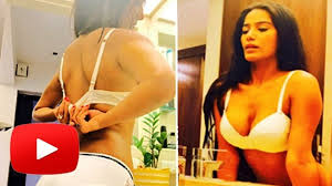 Poonam Pandey Raises Mercury As She Flaunts Her Sexy Curves In Pink BIKINI,  Fans Say, Fire Laga Diya. Watch - Filmibeat