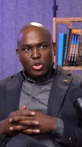 Vusi Thembekwayo shtoi një fotografi të re.