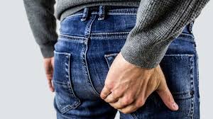 So behandeln sie pickel mit hartem kern. Pickel Am Po Warum Gefahrliches Dahinter Stecken Kann Gesundheit