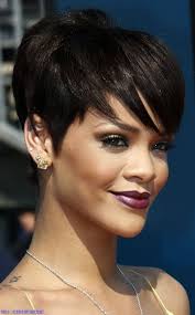 Rihanna's hair compliments her face shape with rihanna's hairstyles, the only role that genetics played is in determining the shape of her face. Rihanna Short Hair Styles 2014 Rihanna Short Haircut Rihanna Short Hair Rihanna Haircut