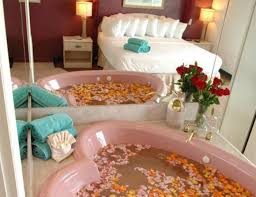 Read on for some wacky romantic hotel rooms across the country. 5 Hottest Hot Tub Hotels Orbitz