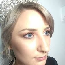 👑👑👑Wir Gratulieren Marina Schmitt zu ihrer Krönung als Eppelheimer  Stadtprinzessin. Wir als Salon unterstützen sie das ganze Jahr über mit  Haare und Make-up.Wir freuen uns darauf... #eppelheim #schedwill  #goldenmakeup #glowy #hochsteckfrisuren . . .