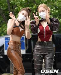 43 kg (94 lbs) blood type: Itzy Lia Ryu Jin Pretty Kid Next To Cute Kid