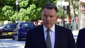Όλες οι ειδήσεις για κουγιασ πολακησ. Koygias Kata Polakh Imitasion Aristeros O Idios Kai Oi Filoi Toy 8a Ton Odhghsw Sta Dikasthria