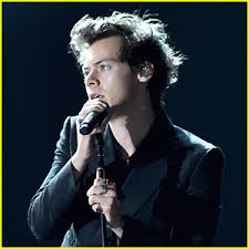 6 on sunday 31 march and two weeks later climbed to no. Harry Styles Dedicates Just A Little Bit Of Your Heart Performance To Manchester During Concert Harry Styles Music Video Just Jared Jr