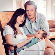 Pin By Monique Da Ponte On Cat I Sam Sam Heughan Family Sam And Cait Claire Fraser
