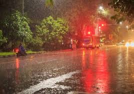Bpbd dki jakarta mengeluarkan peringatan dini cuaca berupa potensi terjadinya hujan lebat disertai petir dan angin kencang. Pin Oleh Anais Yy Di Jakarta Lanskap Hujan Gambar