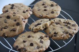 بسكويت برقائق الشوكولا food desserts cookies