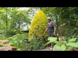Les Jardins De Castillon Plantbessin Pres De Bayeux Normandie Les Jardins Remarquables De Colette Et Hubert Sainte Beuve T Jardin Francais Jardins Normandie