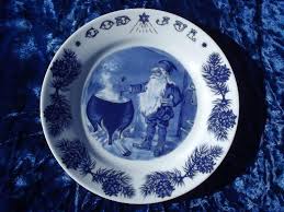 Det är svårt att veta när galenskapen tog fart, men förmodligen startade allt på allvar när. God Jul Jule Tomten Christmas Plate Vintage Jenny Nystrom Illustration