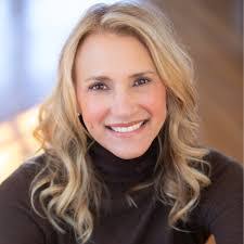 Kari Hammer's Instagram, Twitter & Facebook