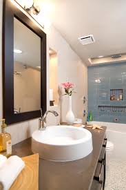 Still, it is best to decorate bathroom walls with tiles maybe you need to take a look at the glass tile accent wall bathroom design. Glass Tile Accent Houzz