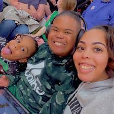 Celia Elkins's Instagram, Twitter & Facebook