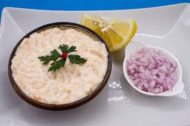 Că e revelion, că e aniversare, că e masa de paşte, avem icre în meniu. Facebook