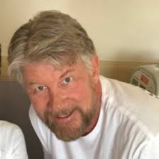 👤Đã bình luận trên trang cá nhân của bạn: “Này tôi nghĩ bạn đẹp trai ❤️.  Bạn đến từ đâu? ”