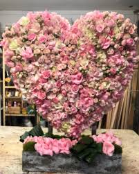 For the valentine holiday use shades of red and pink with a touch of white. My Heart Is Full Of Flowers In Los Angeles Ca Beverly Blossoms