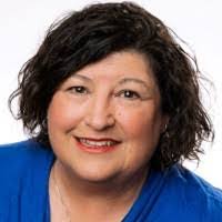 Robyn Gray's Instagram, Twitter & Facebook