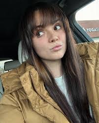 Abby Mason's Instagram, Twitter & Facebook