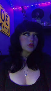 Jill Levesque's Instagram, Twitter & Facebook