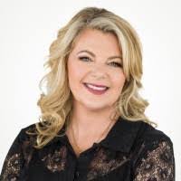 Caroline Schuster's Instagram, Twitter & Facebook