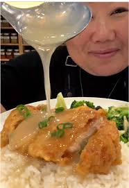 Chicken Korma Rice Bake 😋 🥘 Add 200g of washed basmati rice to a cas...