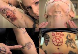 Instead of wearing a ring, the this is where i leave you actor had a bell tattooed on his left ring finger in his wife's honor. Does Kristen Bell Really Have Tattoos In 2021 Creeto