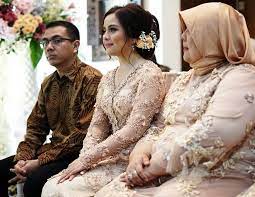 Mantan artis cilik, tasya kamil baru saja melangsungkan prosesi lamaran bersama sang kekasih sedang mencari inspirasi untuk lamaranmu? Lulus Lalu Dipinang 10 Potret Lamaran Tasya Kamila Randi Bachtiar