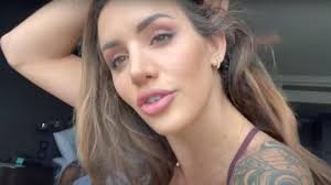 Der weltranglistenerste war sichtlich geschockt von seiner unabsichtlichen, aber höchst unsportlichen aktion, die ihm die titelchance bei den us open nimmt. Bernard Tomic S Girlfriend Vanessa Sierra Cops Death Threats Over Quarantine Hair Joke Perthnow