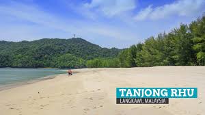 Tanjung rhu resort langkawi, situated less than 3.5 km from air hangat village, offers a library, a tennis court and entertainment activities. Tanjong Rhu Beach Missing The Blues In Langkawi Malaysia The Poor Traveler Itinerary Blog