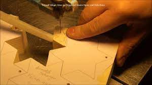 Du brauchst dafür nur glänzendes papier, hautfarbenes papier und wolle für die haare. 10 Kleine Give Away Holz Engel Gleichzeitig An Der Dekupiersage Sagen Youtube