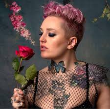 My daughter stood for 10 hours to get the best view she could to take Lana  del ray pics and videos only to lose her phone later that night she is  obliviously