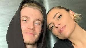 Loris karius has not been keeping his sheets clean in. Loris Karius Schon Wieder Eine Liebes Botschaft An Sophia Thomalla