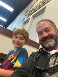 Where to find boiled crawfish for lunch