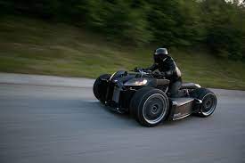 powered by a v12 5 0l bmw the wazuma v12 is based on an atypic concept w wheeled geometry 2 largely spaced front wheels and 2 twin rear wheels カスタムバイク バイク