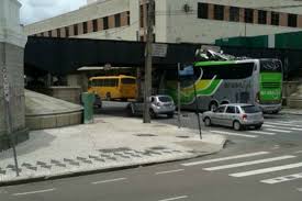 Time da ponte preta pinheirinho, disputando o intermunicipal,8• de final �⚽. Intervalo Da Noticias Motorista Tenta Passar E Encalha Caminhao Na Ponte Preta Em Curitiba