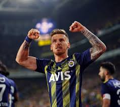 Süper lig takımlarından fenerbahçe'de forma giymektedir. Fenerbahceli Serdar Aziz Den Sampiyonluk Iddiasi