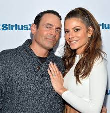 Maria menounos news, gossip, photos of maria menounos, biography, maria menounos boyfriend list 2016. Maria Menounos S Wife Keven Undergaro Relationship Age Net Worth More