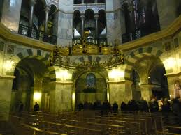 Charlemagne y fonda la schola palatina. Mon Top 10 Des Eglises N 8 La Cathedrale Notre Dame D Aix La Chapelle Sur Les Pas De Magellan Mais Sans Mourir