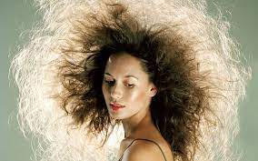 Soluzioni per la definizione capelli. Dieci Errori Da Non Fare Per Evitare I Capelli Crespi Vogue Italia