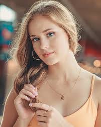 Wendi Kesler's Instagram, Twitter & Facebook