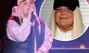 Tones and i explained to apple music, i didn't write this track for radio. Tones And I S Dance Monkey Tipped To Top Triple J S Hottest 100 Poll Daily Mail Online