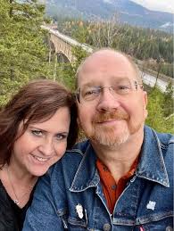 Who is the best hairstylist in the Wenatchee valley for someone with  thinned hair?