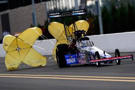 A dragster is a specialized competition automobile used in drag racing. Dragster Rennen Der Sport Mit Dem Wow Effekt